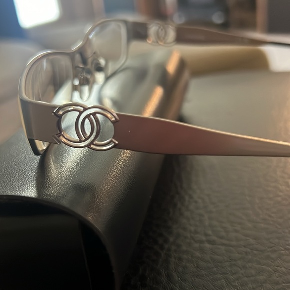 CHANEL “frames” - Picture 7 of 14